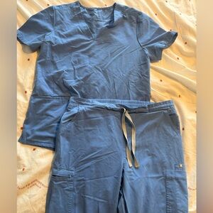 FIGS woman’s scrub set | size M